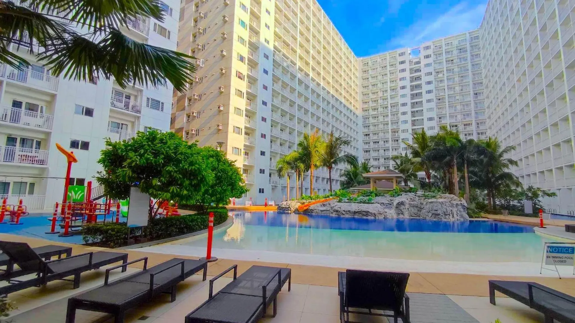 Aparthotel Premier Staycation At Shore 1 Moa By Zurich Property Management Manila