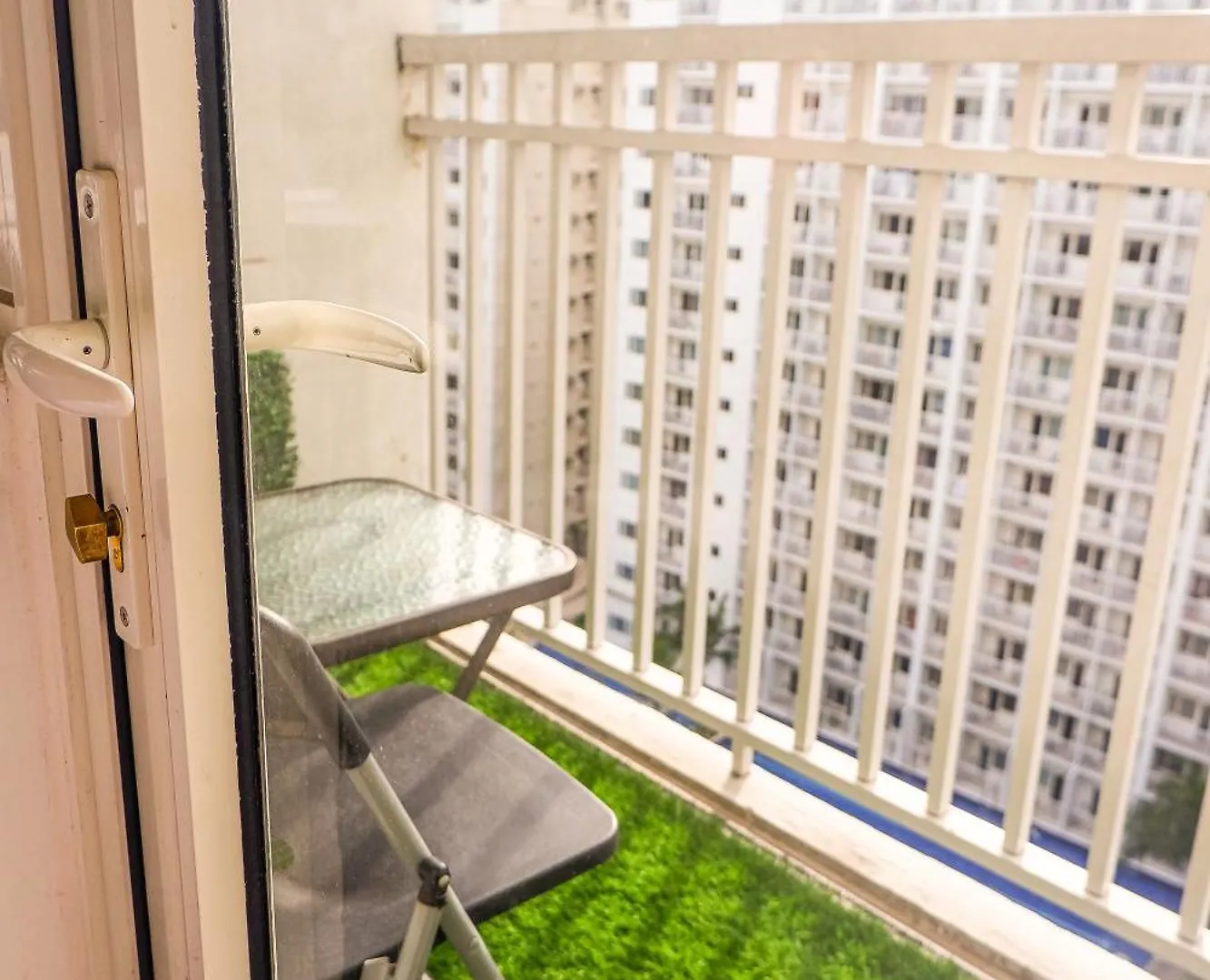 Aparthotel Premier Staycation At Shore 1 Moa By Zurich Property Management Manila