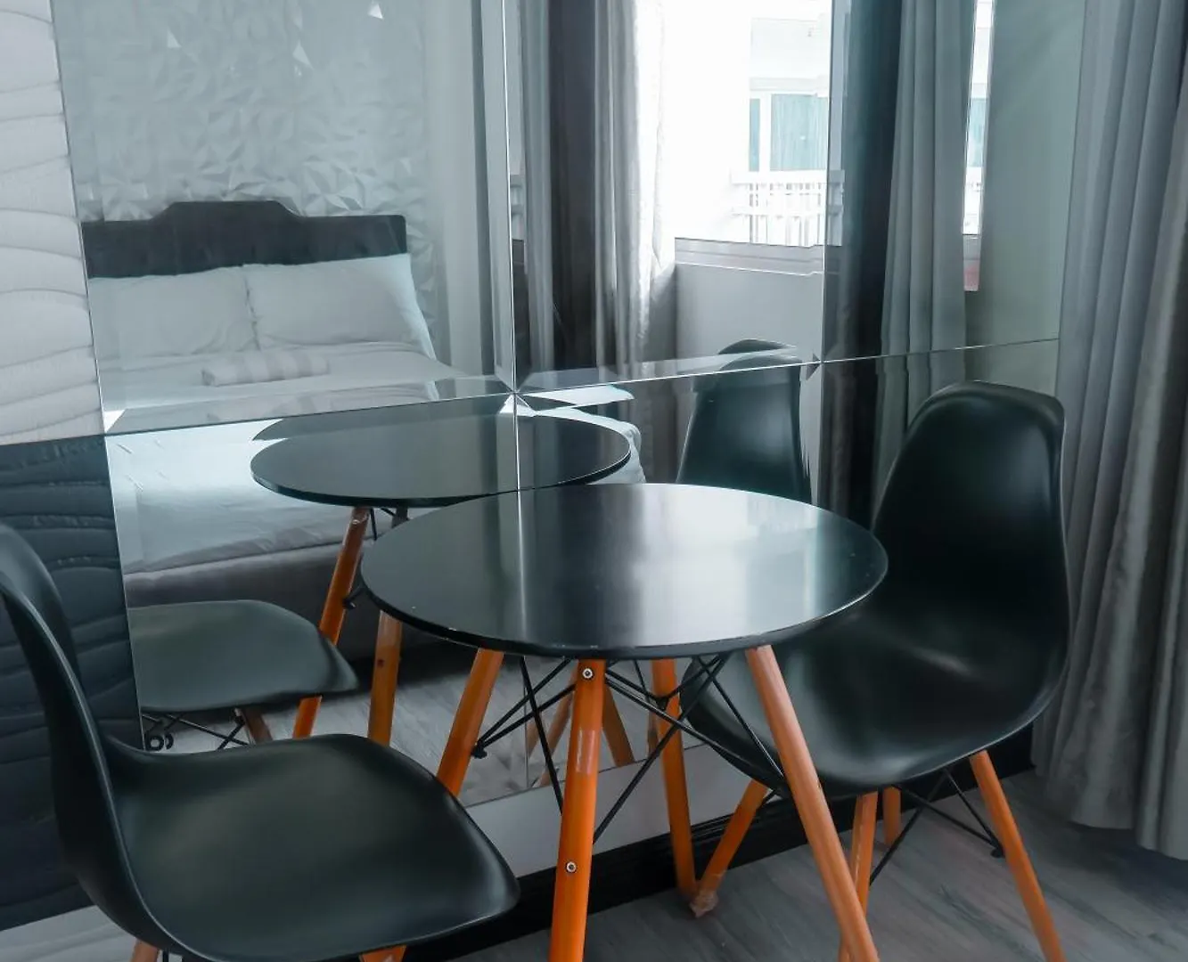 Premier Staycation At Shore 1 Moa By Zurich Property Management Manila