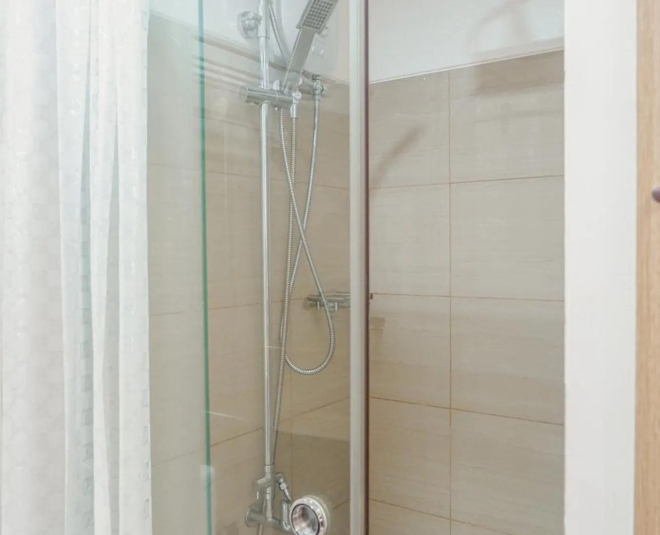 Premier Staycation At Shore 1 Moa By Zurich Property Management Manila