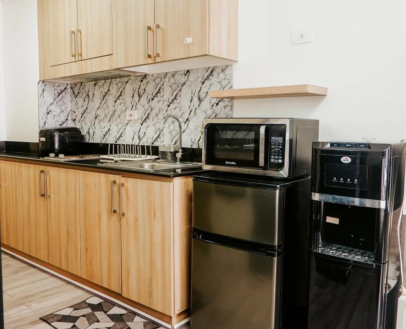 Aparthotel Premier Staycation At Shore 1 Moa By Zurich Property Management Manila