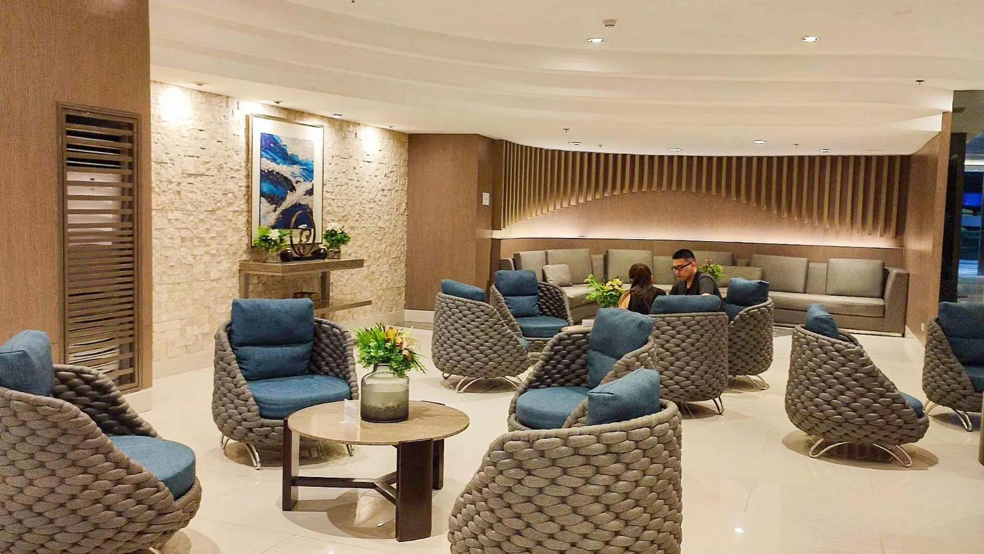 Premier Staycation At Shore 1 Moa By Zurich Property Management Manila