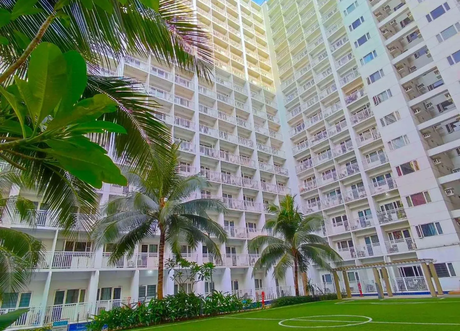 Aparthotel Premier Staycation At Shore 1 Moa By Zurich Property Management Manila