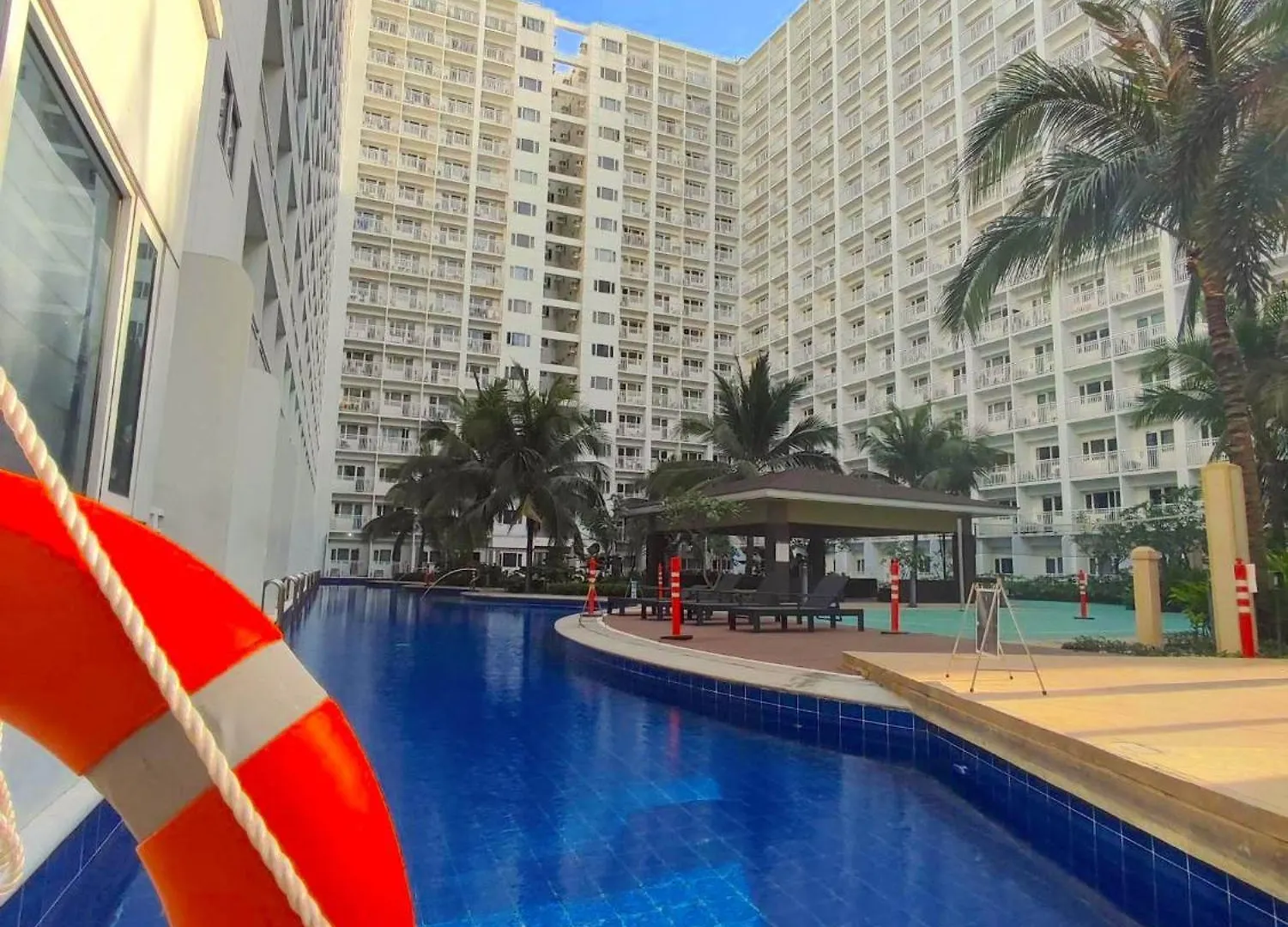 Premier Staycation At Shore 1 Moa By Zurich Property Management Manila Aparthotel