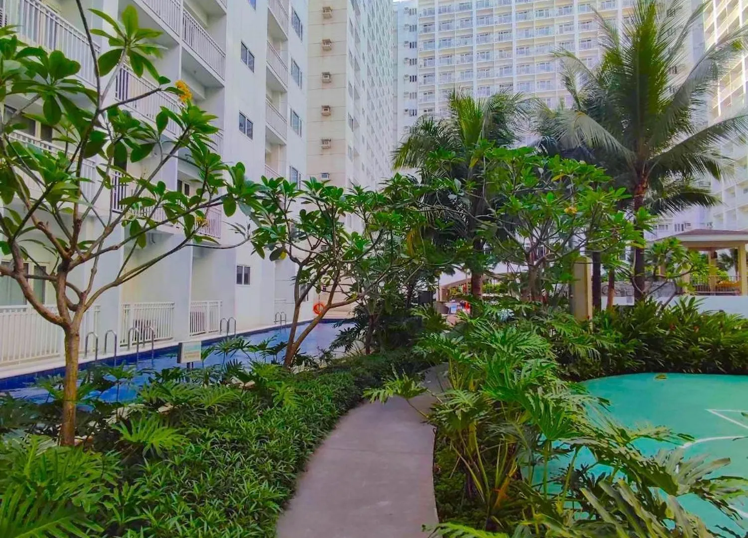 Premier Staycation At Shore 1 Moa By Zurich Property Management Manila