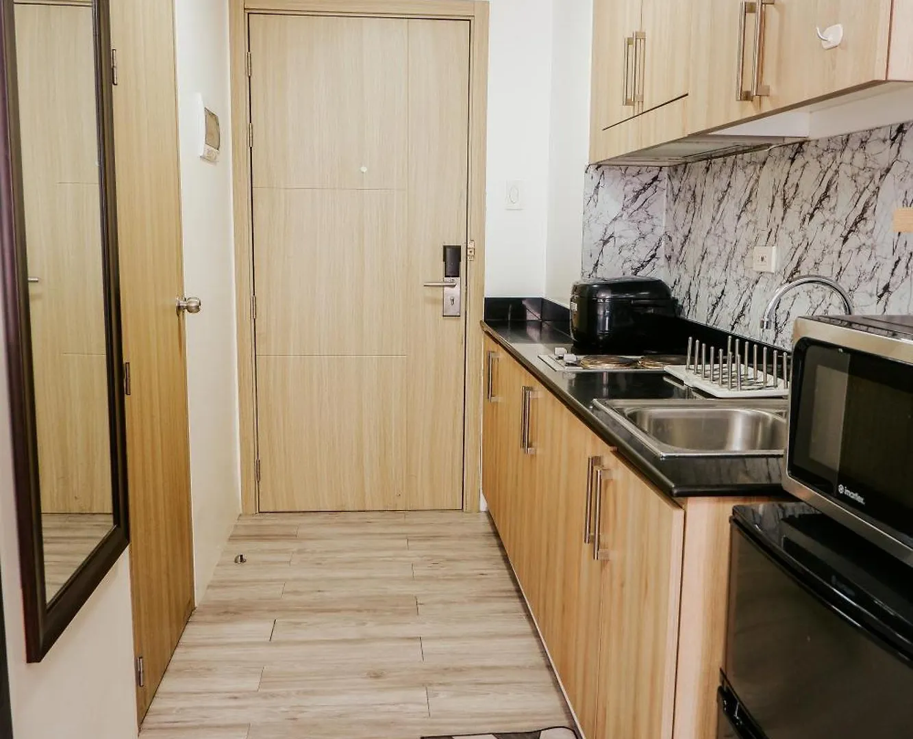 Aparthotel Premier Staycation At Shore 1 Moa By Zurich Property Management Manila Philippines