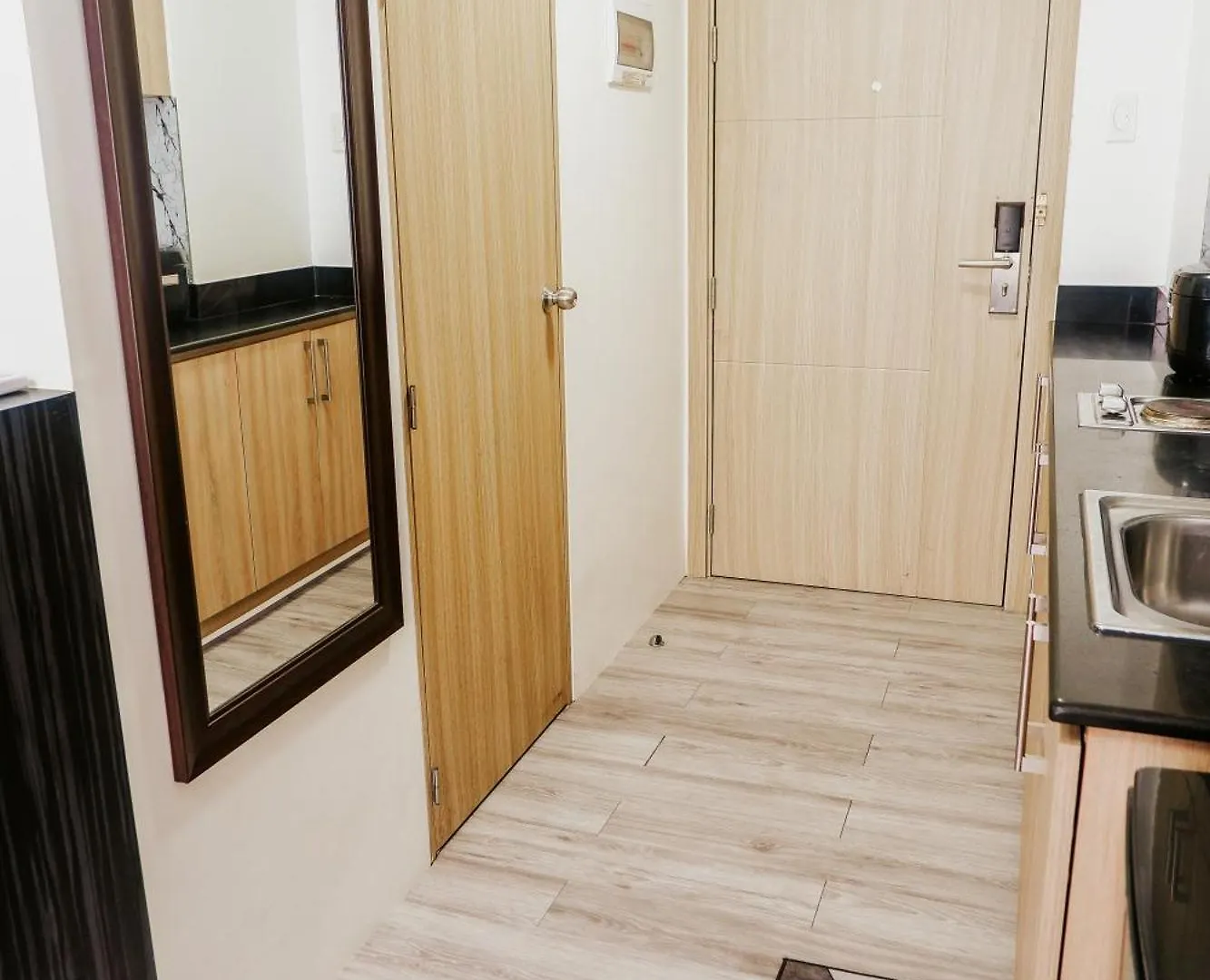 Premier Staycation At Shore 1 Moa By Zurich Property Management Manila Philippines