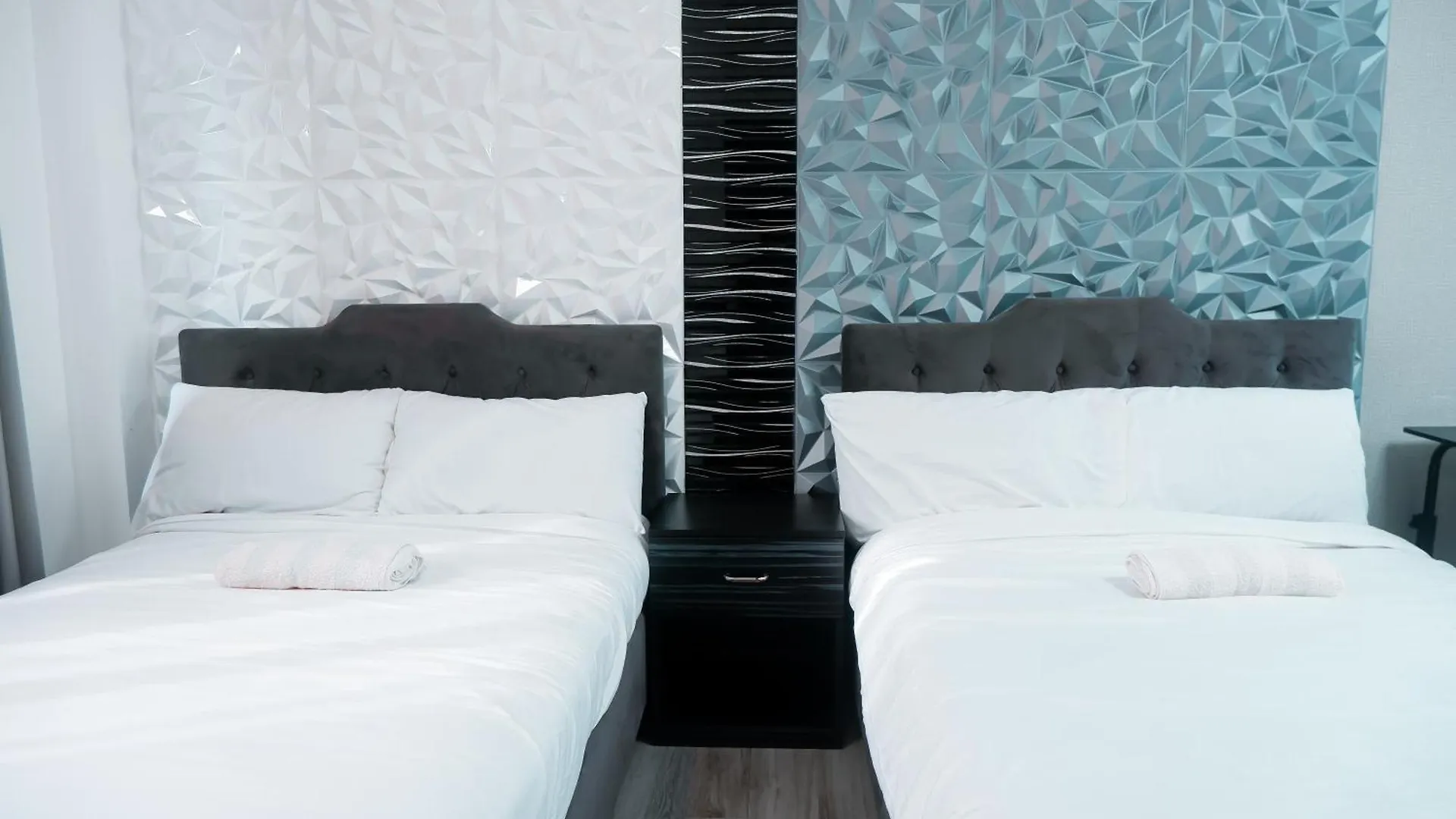 Premier Staycation At Shore 1 Moa By Zurich Property Management Manila 0*,